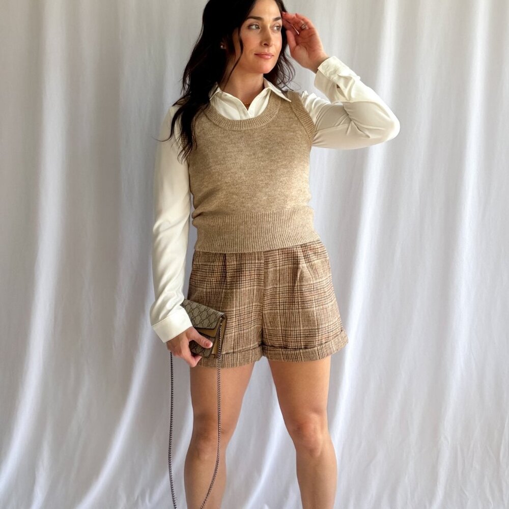 Chic Neutral Knit Sweater Vest Effortless Layering Piece - Picture 13 of 14